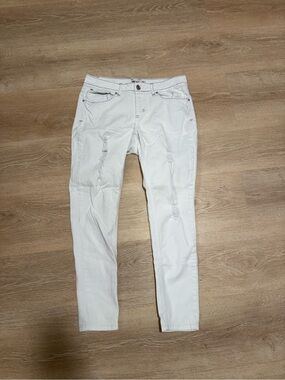 White Women's Distressed Skinny Jeans